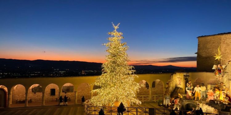 December in Tuscany and Umbria - a photo of Assisi in December