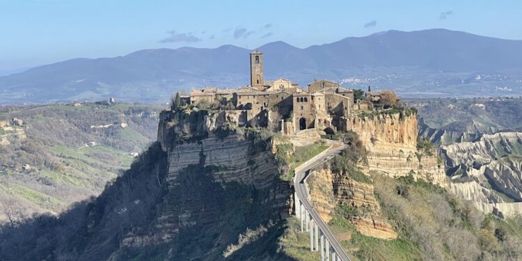 Discovering Civita di Bagnoregio in a few hours